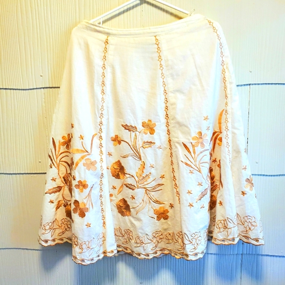 Embroidered Gold White Skirt Womens Medium. Tango Mango